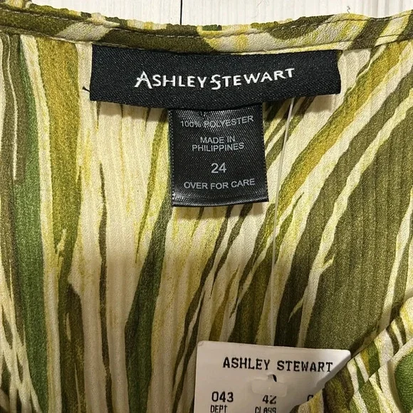 Ashley Stewart Women’s Pleated Sleeveless Button Up Blouse Camo Swirl Size 24 - Picture 3 of 4